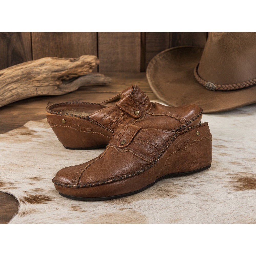 Clarks Artisan Brown Leather Western Mule Clogs Size 7.5 Rustic Boho